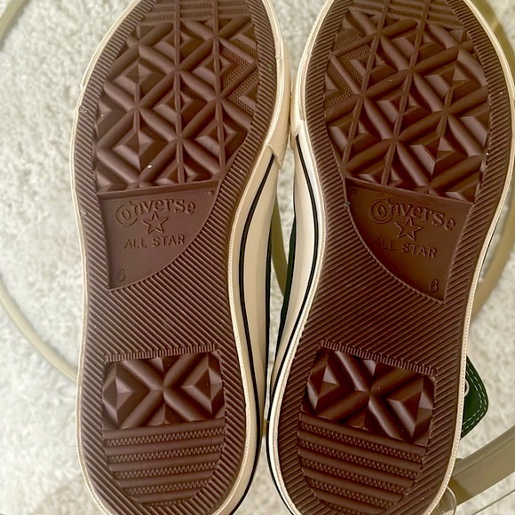 Converse Chuck Taylor High Top Christmas Sneakers. Hand Embroidered. NEW Sz 6 - Picture 10 of 13